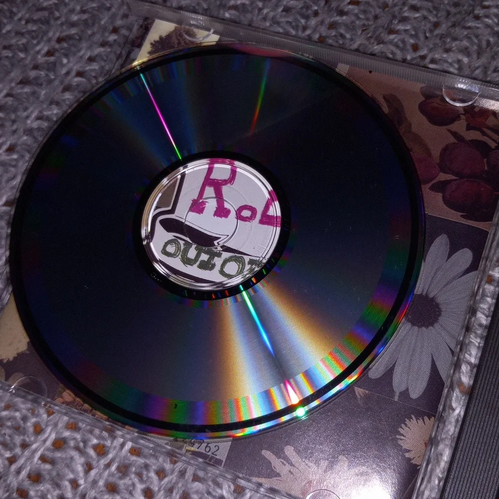 R.E.M. "OUT OF TIME" CD - Picture 4 of 6